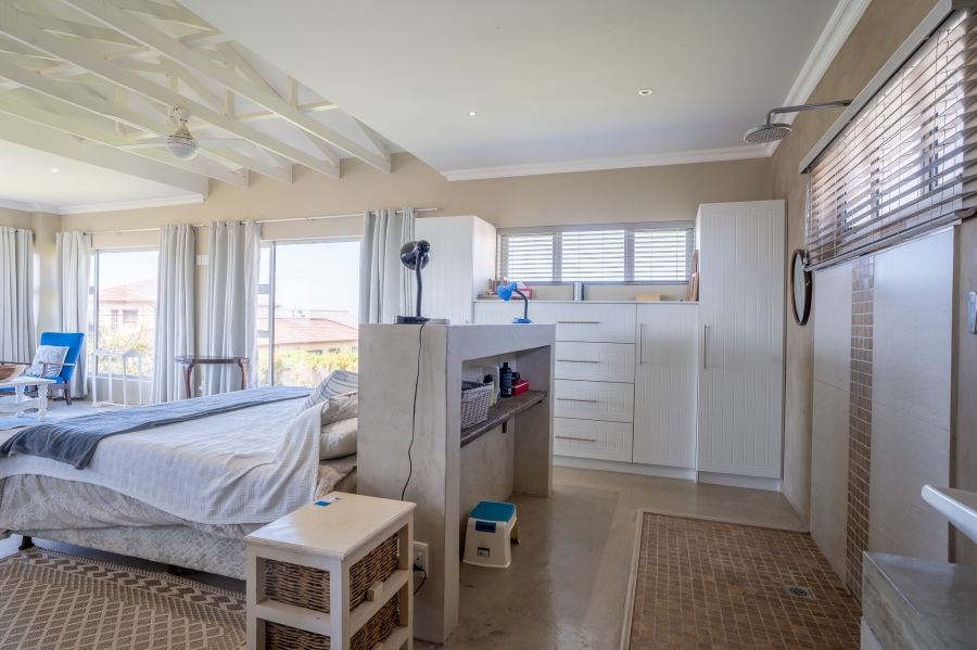 5 Bedroom Property for Sale in Kidds Beach Eastern Cape